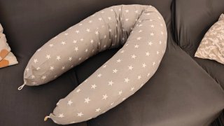 Cojín de lactancia gris estrellas