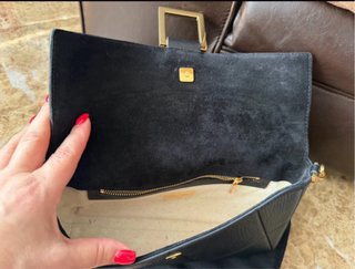 Bolso PG negro piel con logo dorado