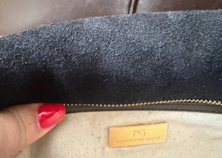 Bolso PG negro piel con logo dorado