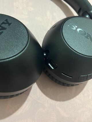 Auriculares Sony Bluetooth Negros + cable de carga