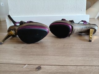 Sandalias HUGO BOSS tacón MARRON, DORADO,BERENGENA
