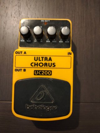 Behringer UC200 Ultra Chorus Pedal Guitarra