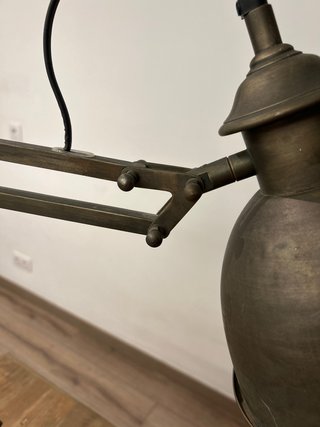 Flexo de latón estilo industrial