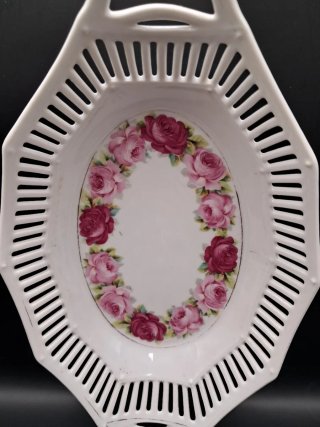 Cesta porcelana alemana calada flores