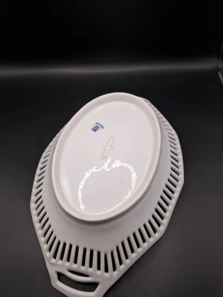 Cesta porcelana alemana calada flores