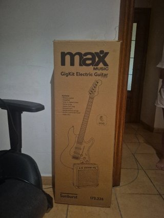 Guitarra Eléctrica con caja nueva