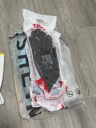 Casco, guantes y gafas de seguridad