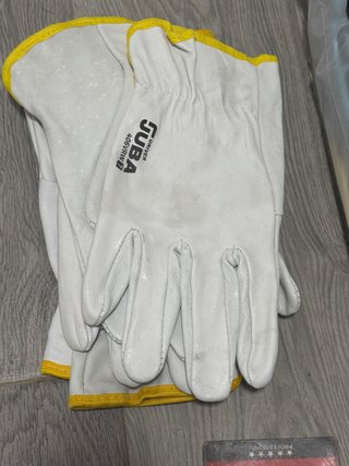 Casco, guantes y gafas de seguridad
