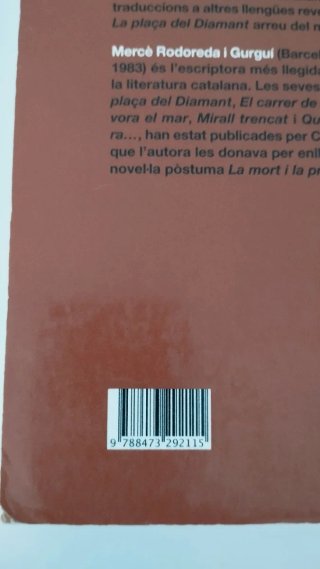 Libro de lectura "La plaça del diamant".