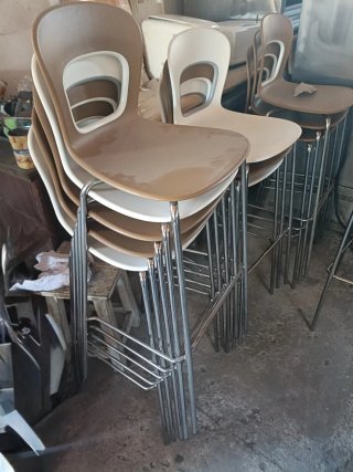 Sillas altas taburetes / Precio unidad ( hay 17 )