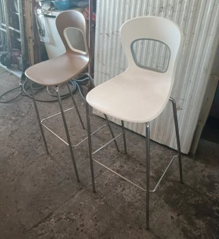 Sillas altas taburetes / Precio unidad ( hay 17 )