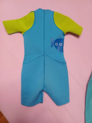 Lote 2 neoprenos infantiles talla 4