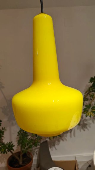 Lámpara de techo amarilla