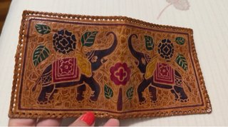 Cartera de piel con elefante y flores