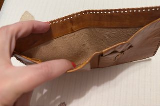 Cartera de piel con elefante y flores