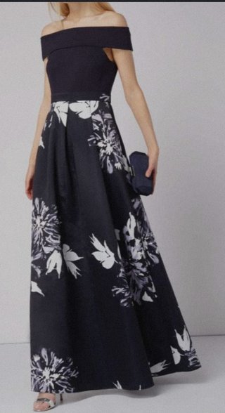 Vestido largo negro con estampado floral