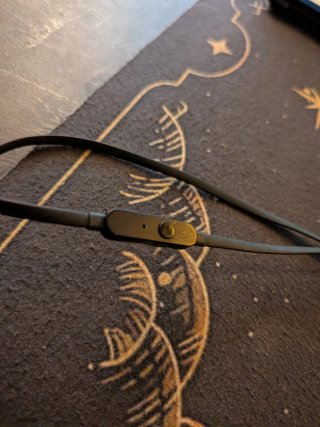 Auriculares JBL negros con recambios