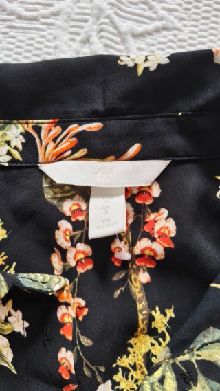 Blusa H&M Estampado Flores Talla 36