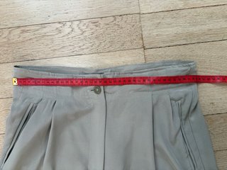 Pantaloni eleganti e freschi beige