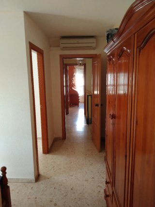 Muebles de madera estilo provenzal color miel