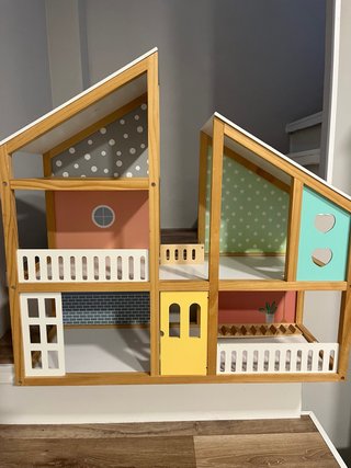 Casa de muñecas de madera