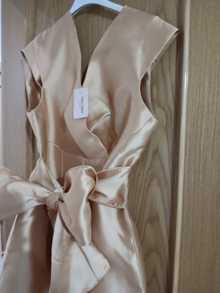 Vestido de fiesta elegante dorado
