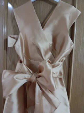 Vestido de fiesta elegante dorado