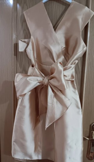 Vestido de fiesta elegante dorado