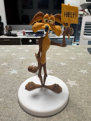 Figuras Coyote y Correcaminos