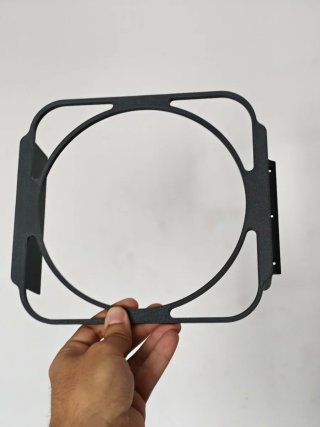 Soporte Mac Mini + Hub Satechi bajo escritorio