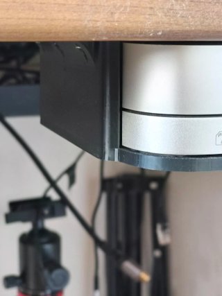 Soporte Mac Mini + Hub Satechi bajo escritorio
