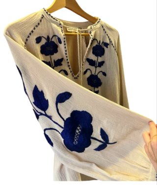 Blusa Beige Flores Bordadas