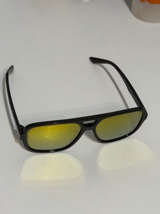 Gafas de sol negras y multicolor