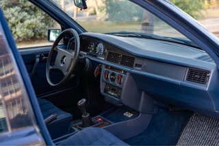 Mercedes-Benz 190 E 2.3