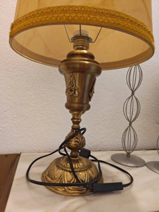 Lámpara de mesa vintage dorada