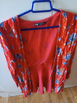 Vestido Zara floral rojo talla S 36