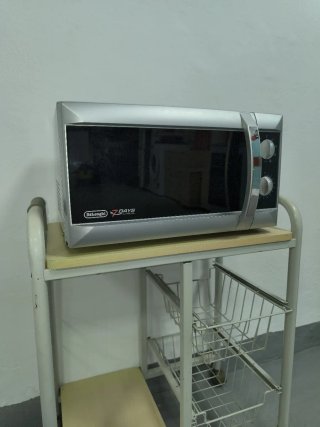 Microondas DeLonghi 7 Days Plata