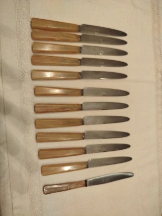 Juego 12 Cuchillos Vintage Baquelita 18.5cm