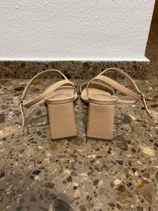Sandalias de tacón beige