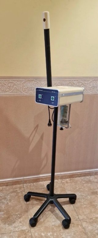 Vaporera estética profesional con ruedas