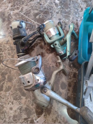 Lote de pesca: carretes y caja