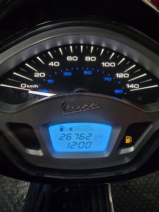 VESPA PRIMAVERA 125 2015 26.000KM RECIEN PINTADA