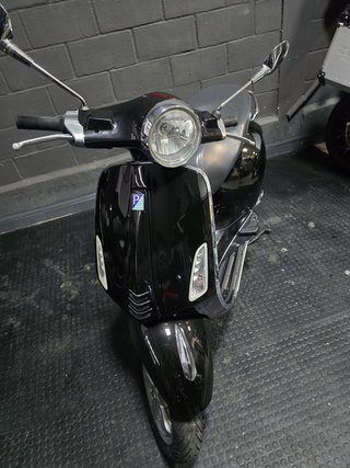 VESPA PRIMAVERA 125 2015 26.000KM RECIEN PINTADA
