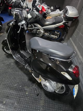 VESPA PRIMAVERA 125 2015 26.000KM RECIEN PINTADA