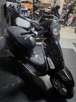 VESPA PRIMAVERA 125 2015 26.000KM RECIEN PINTADA