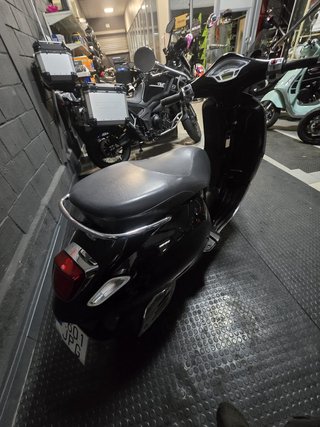 VESPA PRIMAVERA 125 2015 26.000KM RECIEN PINTADA