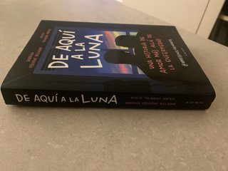 De aquí a la luna : una historia de amor más al...