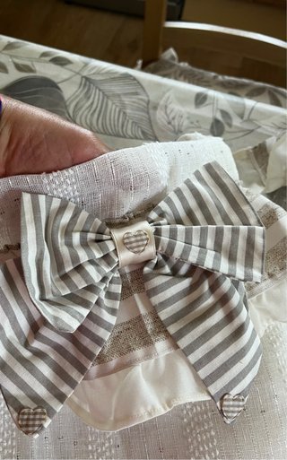 Coppia tende shabby con volant e fiocchi