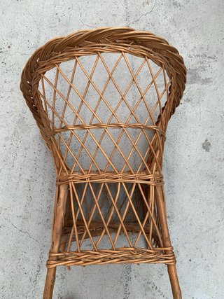 Silla de mimbre tejida, pequeña