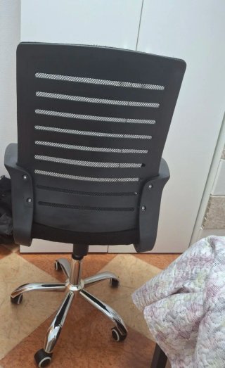 Silla de oficina ergonómica negra